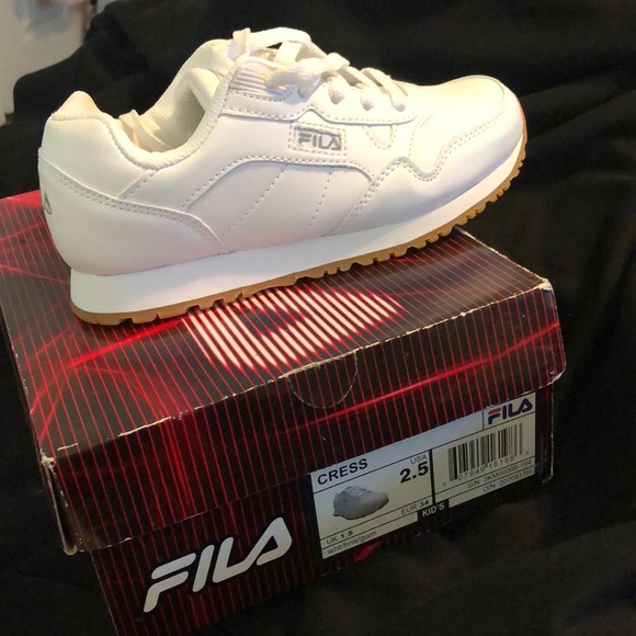 FILA CRESS kid’s size 2.5 BRAND NEW NWT FILA CRESS kid’s size 2.5 BRAND NEW NWT